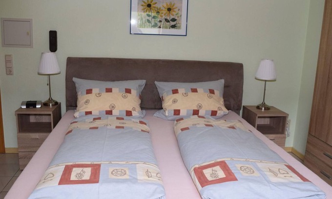 Zeltingen-Rachtig Apartment | Double room mountain side - Gästehaus Herbert Kappes