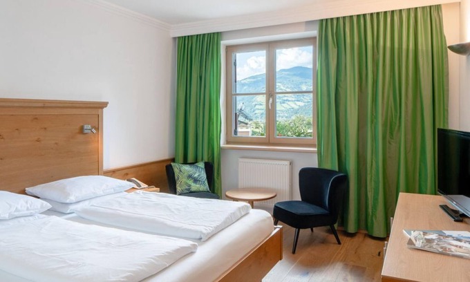 Schuttdorf House | Double room Schwalbenwand - amiamo - Familotel Zell am See