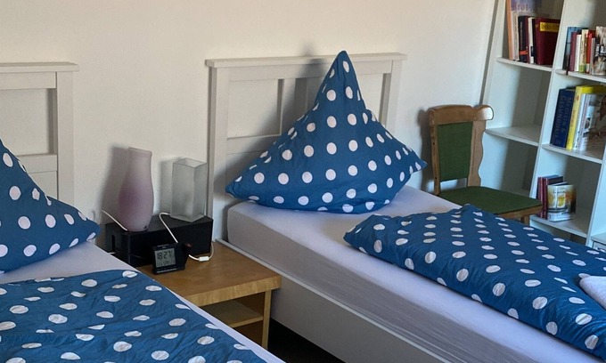 Neusatzeck Apartment | Double room with approx. 18sqm, shared bathroom / shared WC, max. 2 adults + 1 infant (max. 1 year)