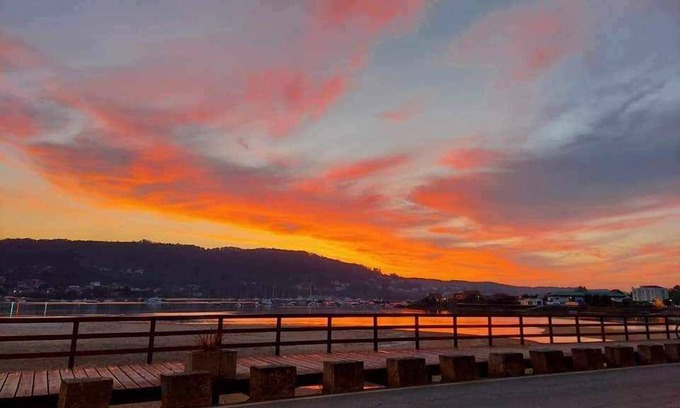 Cangas Apartment | Double room with bathroom and terrace