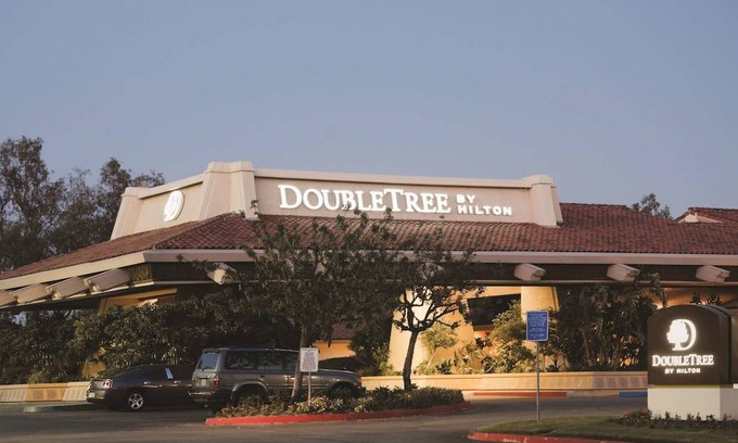 Bakersfield Hotel | DoubleTree by Hilton Bakersfield