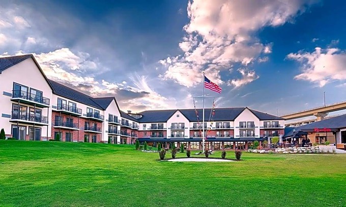 Port Huron Hotel | DoubleTree by Hilton Hotel Port Huron