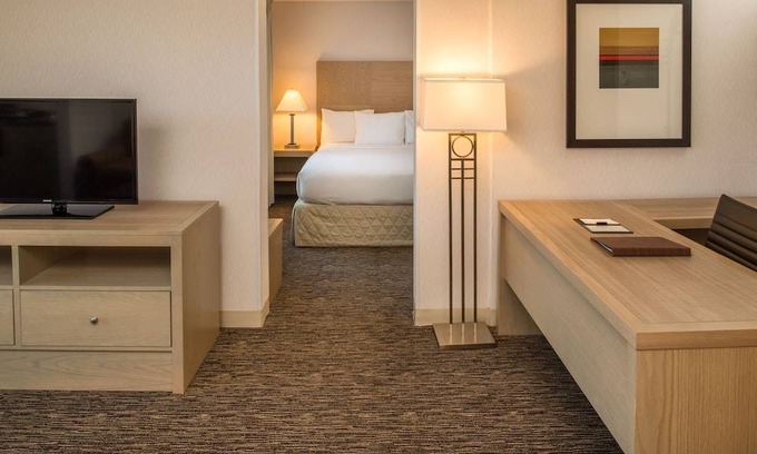 Old Bend Hotel | DoubleTree by Hilton Hotel Bend 1 King Bed Junior Suite