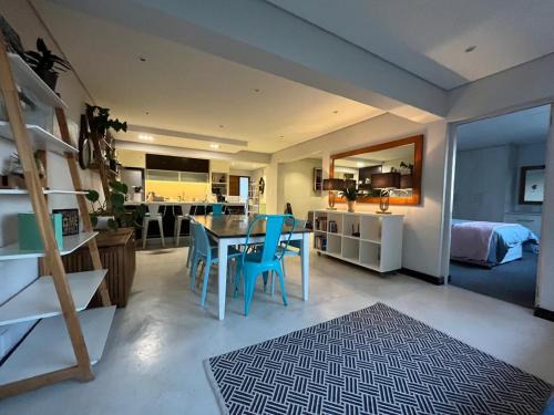 Sea Point Apartment | Doverhurst - Sea Point Cape Town