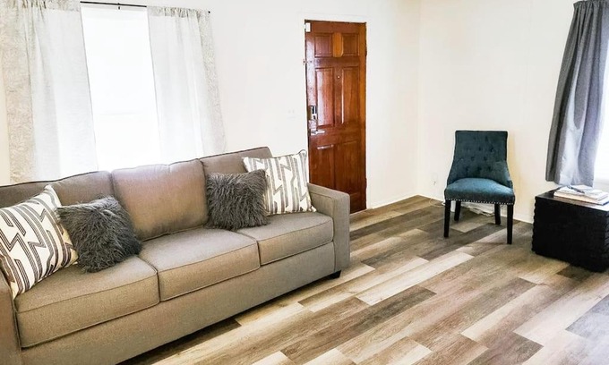 Wyandotte House | Down and Derby- Walk to Churchill Downs!