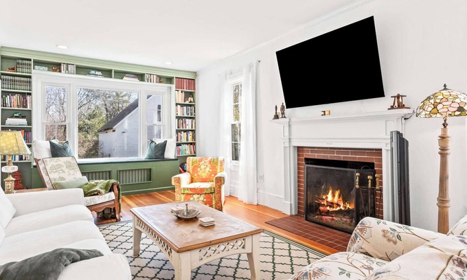 Ellsworth House | Downeast Maine Retreat: 4br w/AC 25 min to Acadia