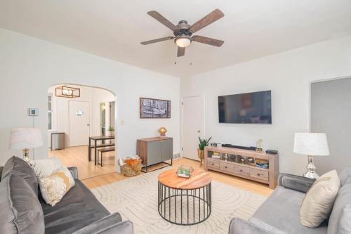 Oshkosh House | Downtown 2 Bedroom Home - Office