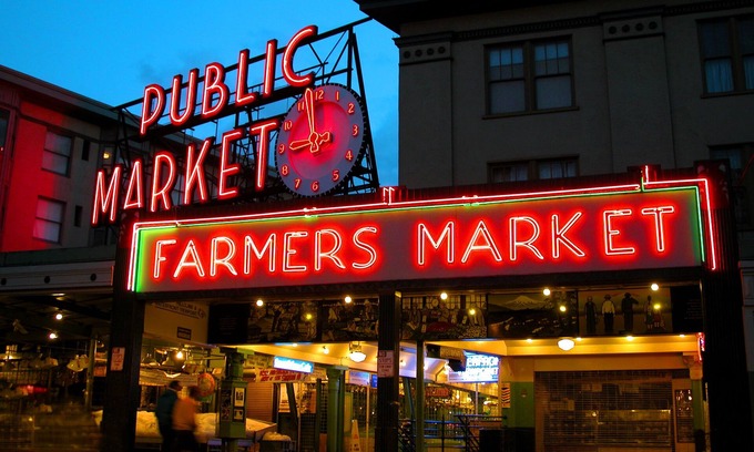 Belltown Condo | Downtown, 2 BR,WATER VIEW. 98% Walk Score! FREE Pkg-Hot Tub, Pool, weight room