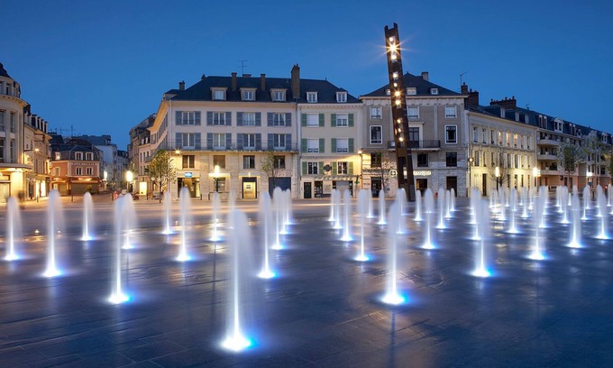 Chartres Apartment | Downtown apartment - Drouaise - mezzanine - sleeps 4