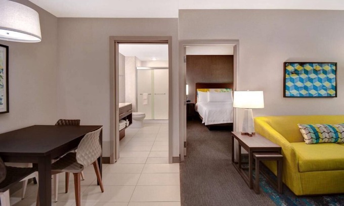 Downtown Tucson Hotel | Downtown Bliss! Outdoor Pool, Free Breakfast, Onsite Parking, Pets Allowed!