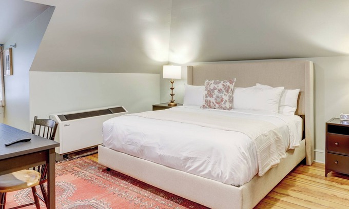 North Downtown Hotel | Downtown Boutique Hotel with Pool