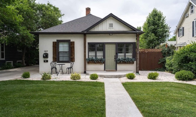 Grand Junction House | Downtown Charmer: Timeless Elegance & Charisma