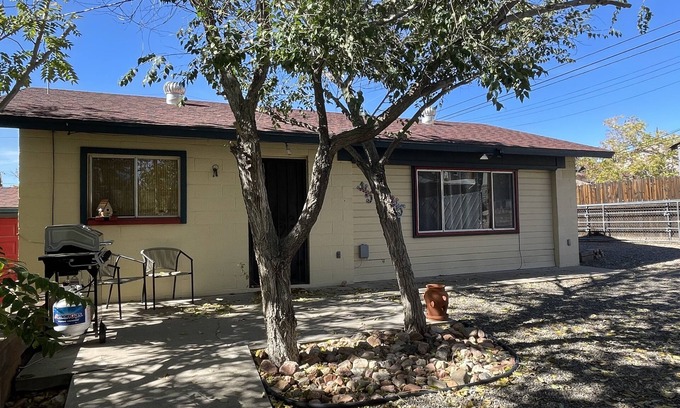 Kingman Cottage | Downtown Cottage-Your adventure awaits!