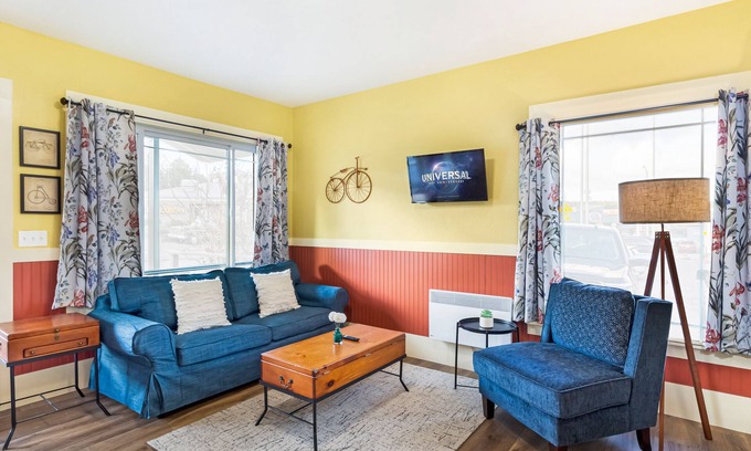 Friday Harbor House | Downtown Friday Harbor! Adults Only (CCS#1)