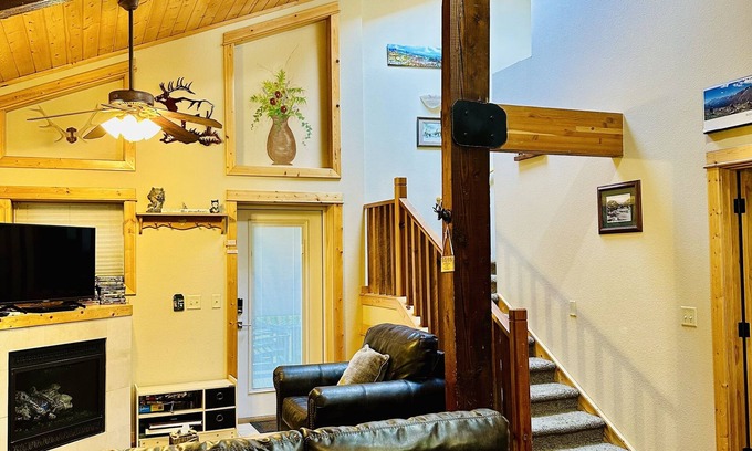 Estes Park Apartment | Downtown Location! Your dream vacation can start here!