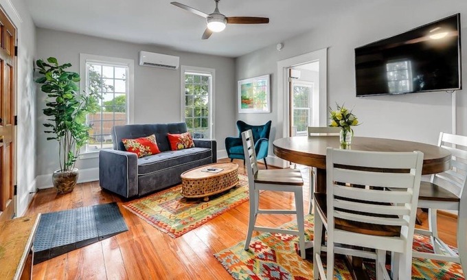 Marble Falls House | Downtown Marble Falls-Luxury 1 Bed 1 Bath-Sleeps 4