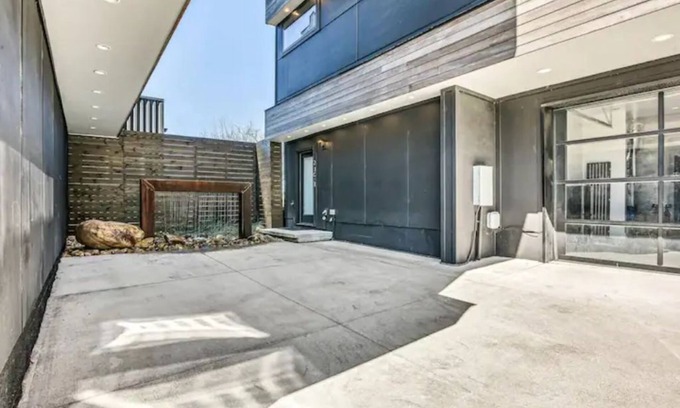 Talbot's Corner House | Downtown Nashville Skyline views w/pool jacuzzi