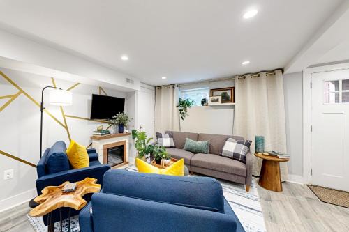 College Park Apartment | Downtown Retreat - Your Urban Oasis