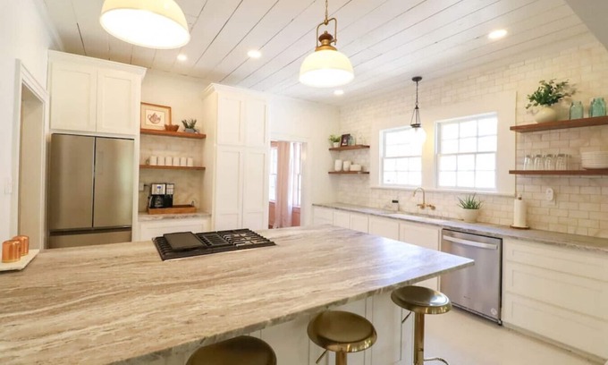 Natchitoches House | Downtown Riverside Oasis: Deck, Hot Tub & More!