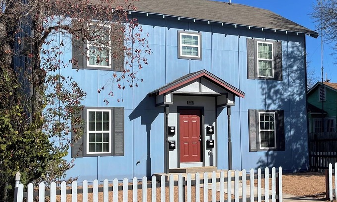 Highland Park Apartment | Downtown San Antonio/Highland Park, Cozy 1 bedroom, Wifi, AC, washer/dryer, 101