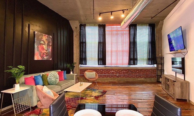 Downtown St. Louis Apartment | Downtown STL Lovely Loft w/Pool/Free Breakfast/Free Parking