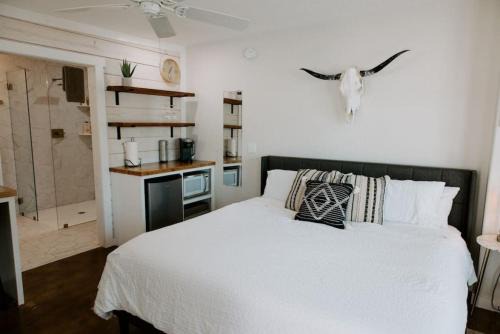 Wimberley Hotel | Downtown Studio 3 at Beer Ranch Project Inn