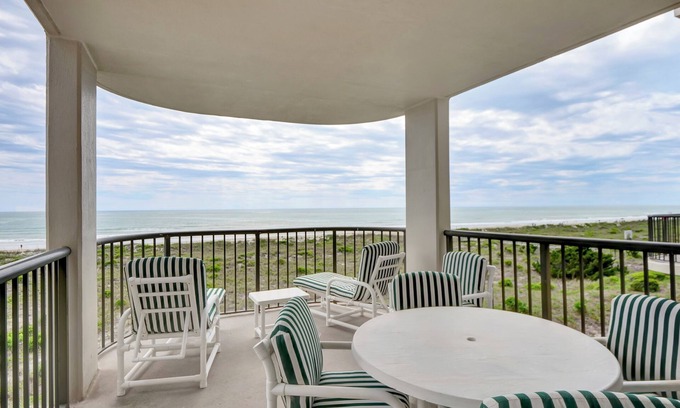 Shell Island Condo | DR 2304 – Oceanfront Wrighstville condo