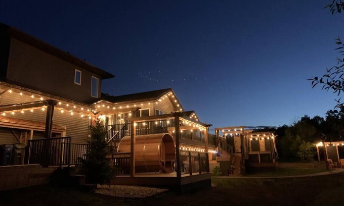 Sherwood Park House | Dragonfly Inn Loft Suite