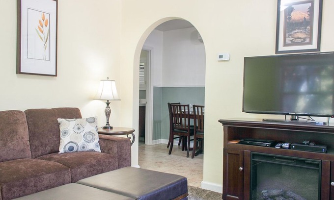 Old Bend Apartment | Drake Park Cottage- Across the street to Mirror Pond, Walk everywhere!