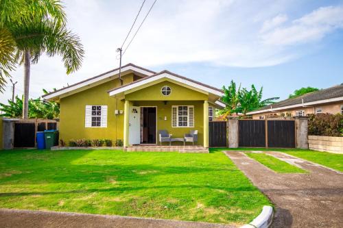 St. Ann's Bay House | Drax Hall 2 Bed Villa Getaway 24hrs security