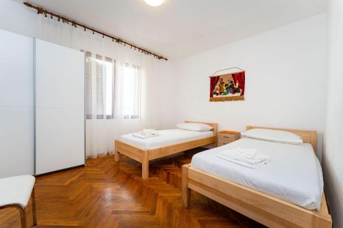 Zrce Apartment | Drazen Charming Three Bedroom Apartment