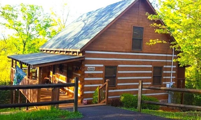 Sevierville Cabin | dream catcher. Beautiful Mountain Veiws and Real Log Cabin Charm!