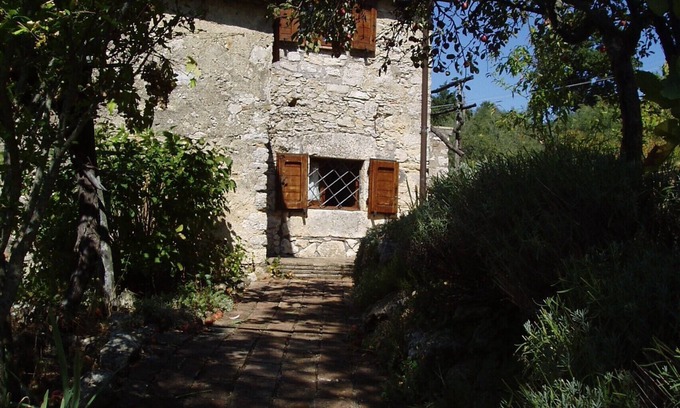 Baschi Cottage | Dream country cottage with lake views in Umbria near Orvieto