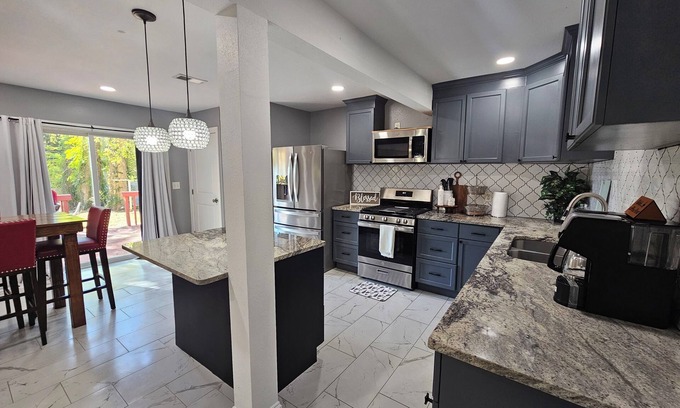 Independence House | DREAM RANCH 1111 KC