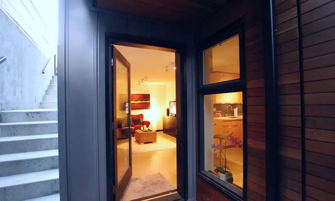 Central Lonsdale House | Dream Suite in Central Lonsdale - spacious basement suite sleeps 6!