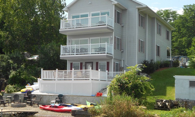 Dresden House | Dreaming a View - Tranquil Retreat on Seneca Lake - Sleeps 12