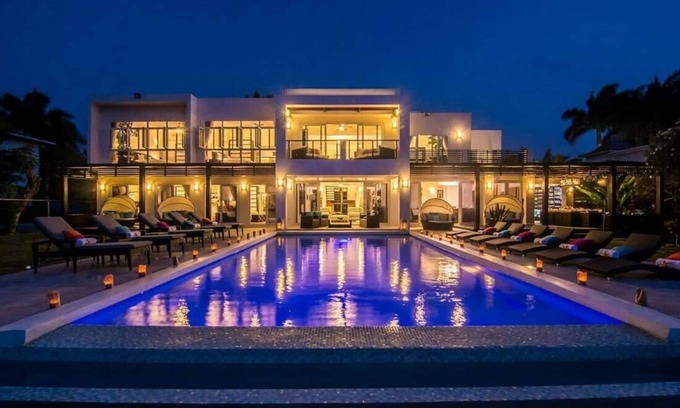 Montego Bay Villa | Dreamtime 7-Beach, Butler, Chef, Driver, Modern