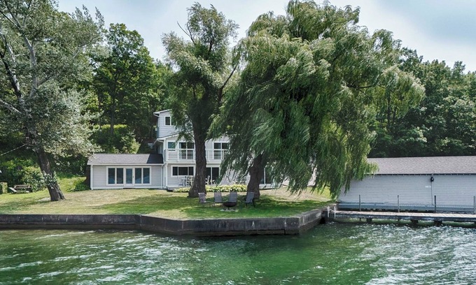 Hammondsport House | Dreamways: "Memorable Views + Pet Friendly!"