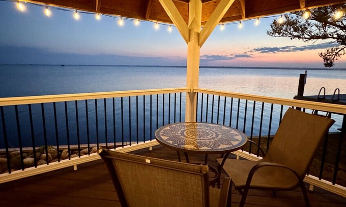 Sandbridge Cottage | Dreamy Sunsets! Waterfront-Pet Friendly-Pickleball!