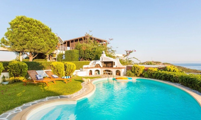 Lavreotiki Villa | Dreamy Villa Amorgos in Sounio with private pool