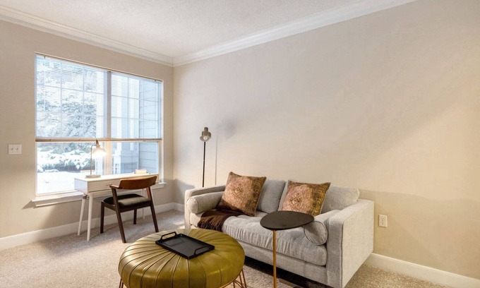 Waltham Apartment | Dreamy Waltham 1BR w/Gym & W/D, nr Shops & Groceries, by Blueground