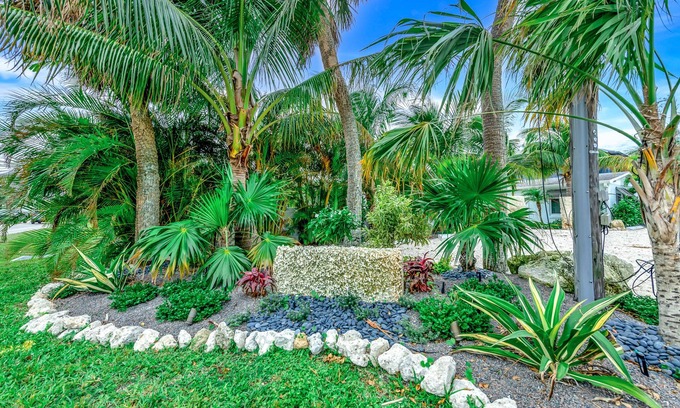 Holmes Beach Hotel | Driftwood at Anna Maria Island Inn