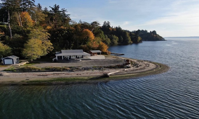 Vashon Island House | "Driftwood Island Retreat" Spectacular View, Private Waterfront on James Point.