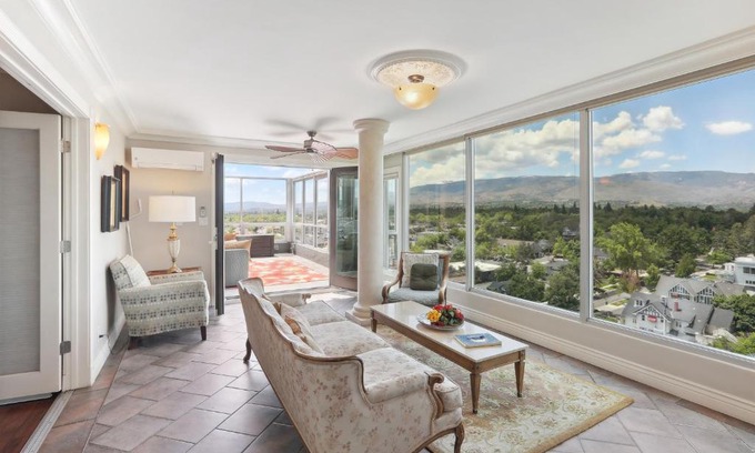 Downtown Reno Apartment | Dtwn Reno Retreat! Panoramic Views, 2 Living Areas