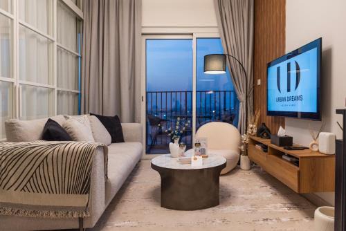 Dubai House | Dubai Hills - 1BR Luxe Apartment - Golfville - by UDH