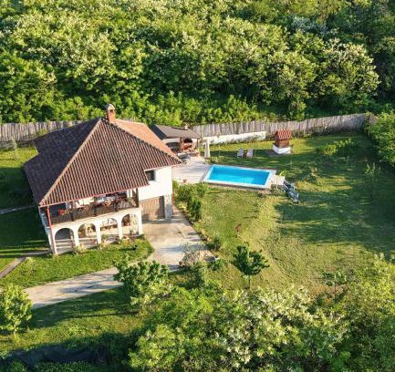 Mladenovac House | Dunavski konaci