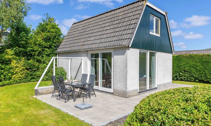 Egmond-Binnen House | Dune Bungalow directly against the dunes for 4 persons. Spacious garden, Walking in nature, Cycling, Peace and quiet.
