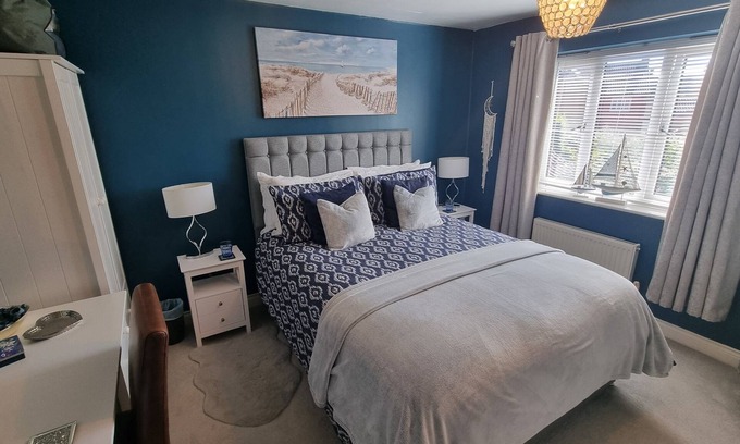 Weston-super-Mare Bed & Breakfast | Dungarvon House, Hot Tub, Garden, Summerhouse, & EV Charging