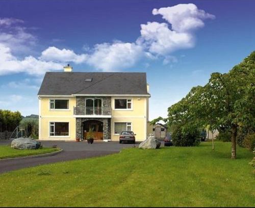 Killarney Bed & Breakfast | DunnCourt House
