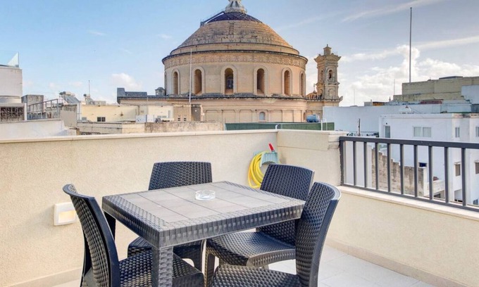 Mosta Apartment | Duplex 2BR penthouse with Balcony, Rooftop & Views